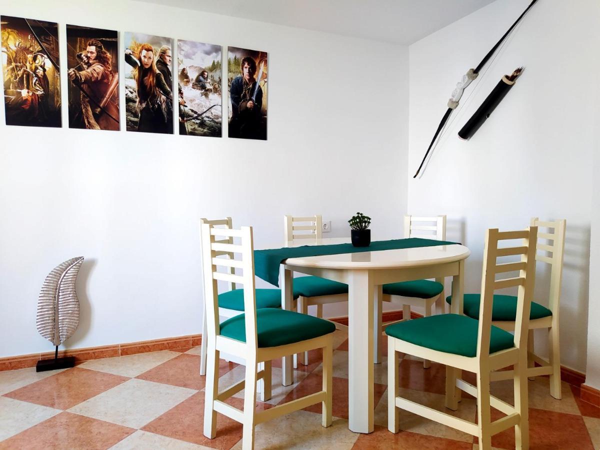 Movie Stars Apartment, Apartment *