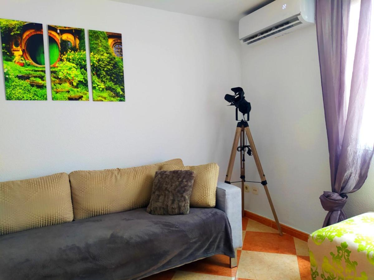 Movie Stars Apartment, *